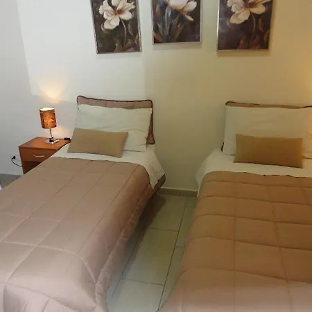 Emmanuel Bed & Breakfast 3*