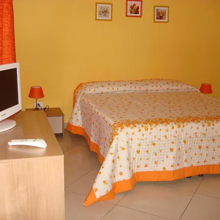 לינה וארוחת בוקר Emmanuel 3*