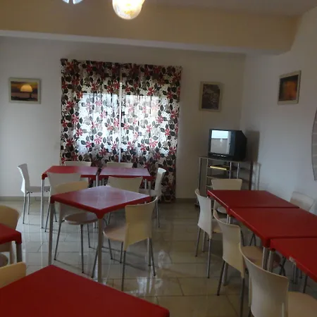 Emmanuel לינה וארוחת בוקר