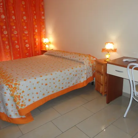 לינה וארוחת בוקר Emmanuel 3*