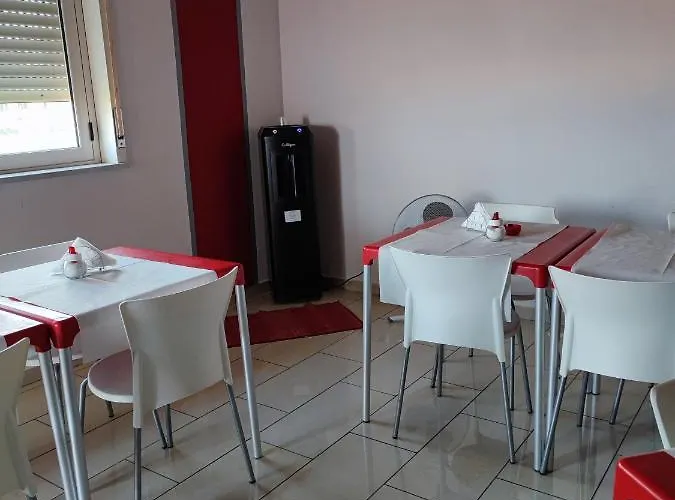 Emmanuel Bed and Breakfast 3*